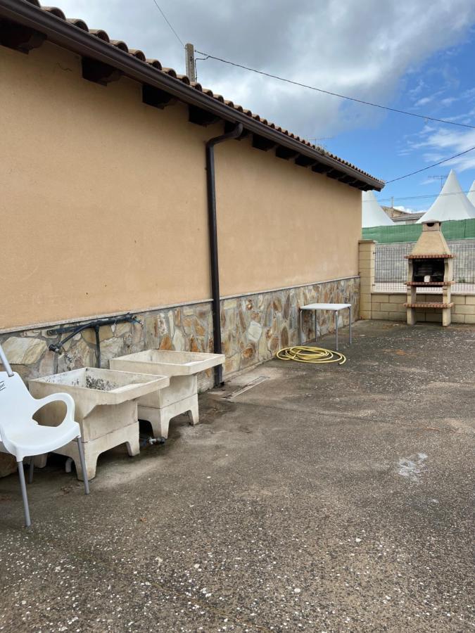 Хостел Albergue Municipal Сан-Мартін-дель-Каміно Екстер'єр фото